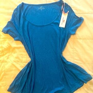 Vineyard Vines blouse. New with tags. Never worn.